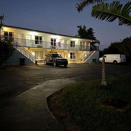 Conty'S Motel Naples Luaran gambar