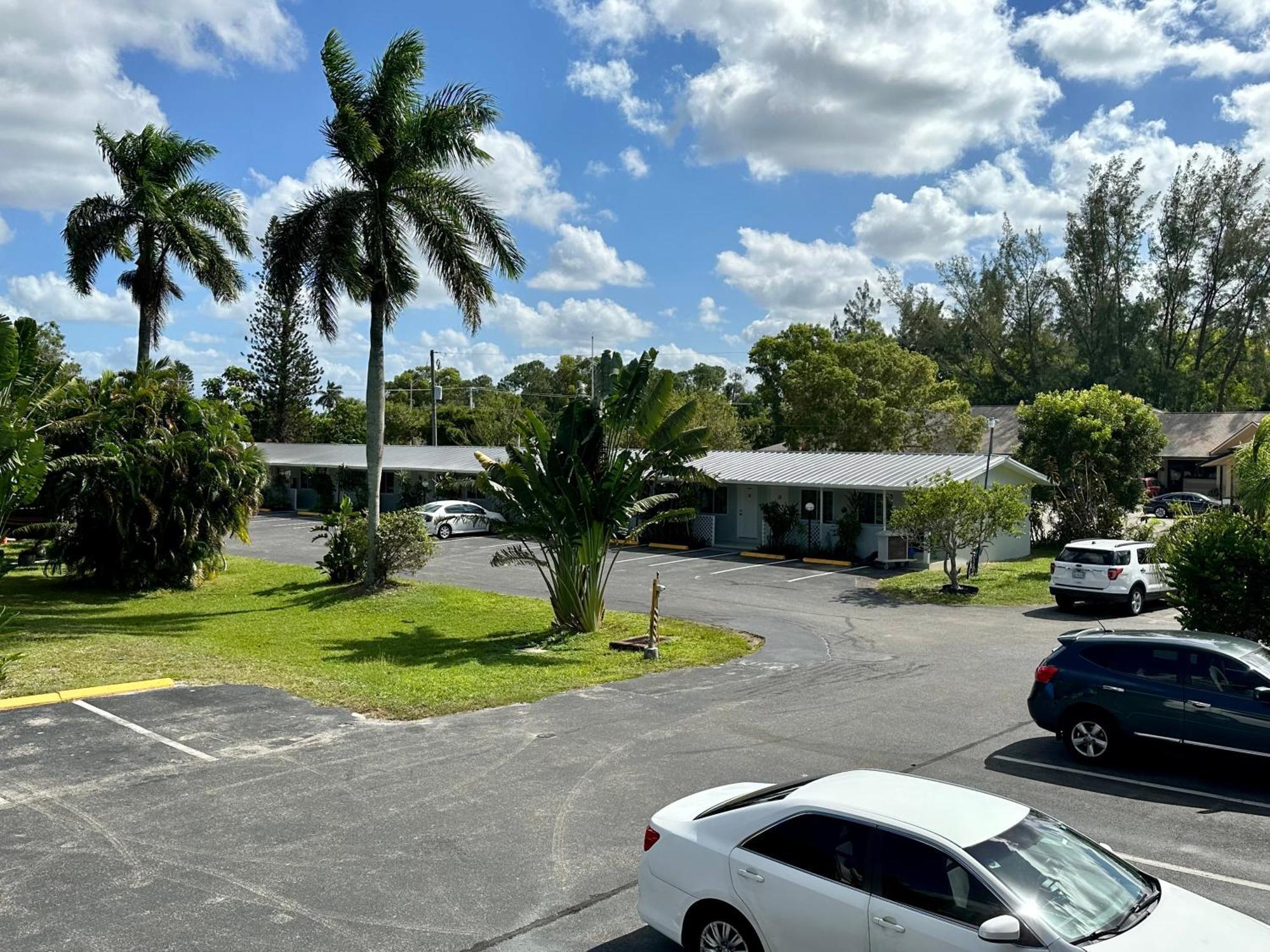 Conty'S Motel Naples Luaran gambar