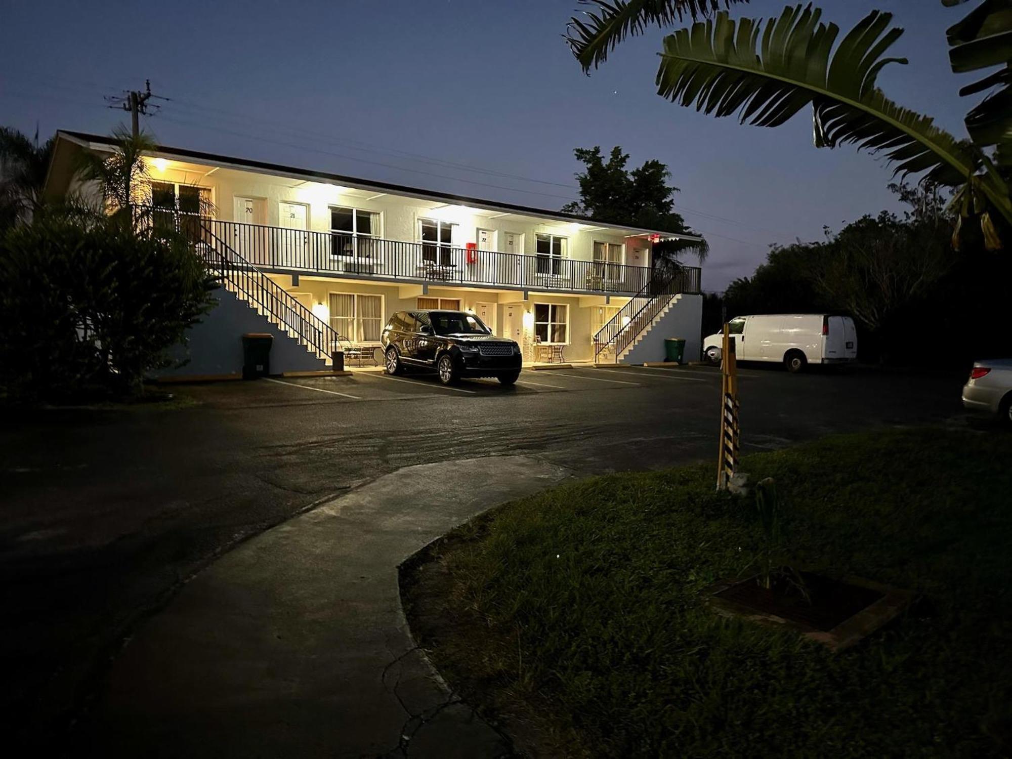 Conty'S Motel Naples Luaran gambar