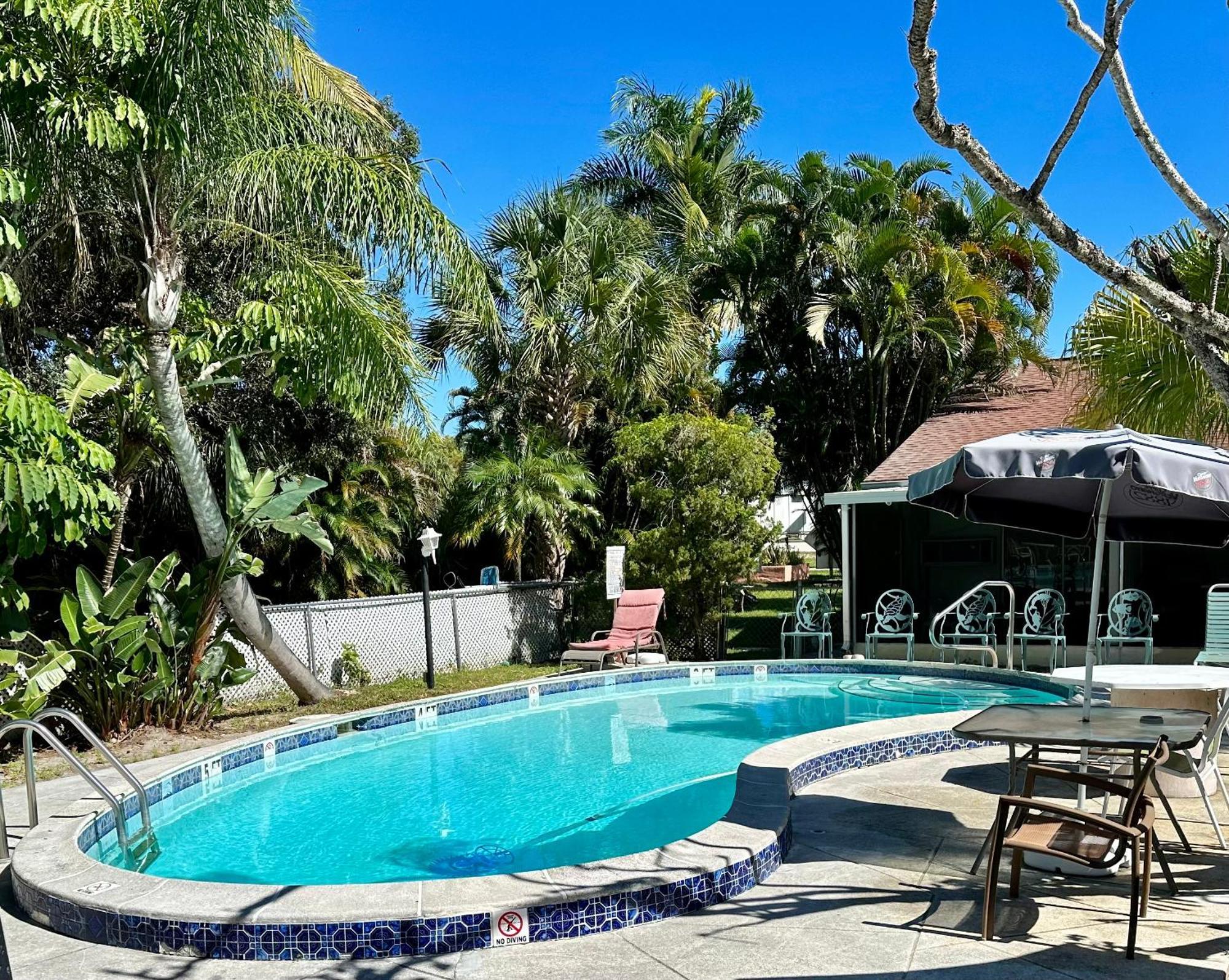 Conty'S Motel Naples Luaran gambar