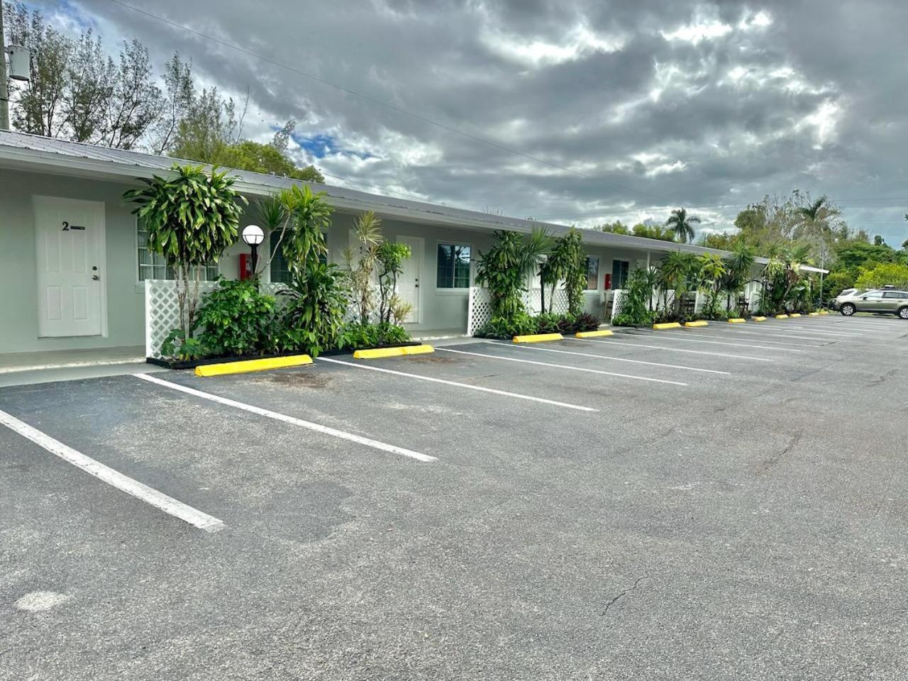 Conty'S Motel Naples Luaran gambar